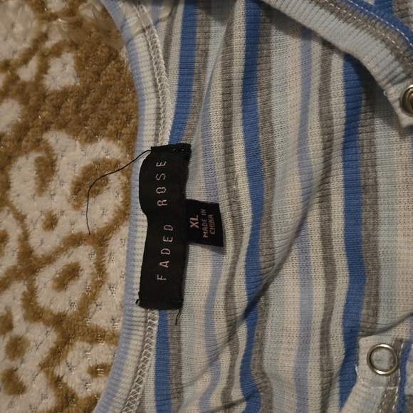 Striped crop t-shirt - Picture 2 of 6